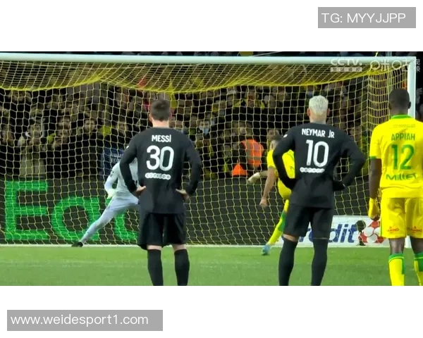 维纳尔杜姆轻松突破防线巧妙破门助球队逆转局势