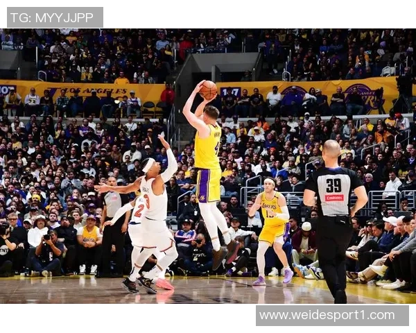 湖人末节进攻停滞不前文森特三分球引发太阳替补席狂欢