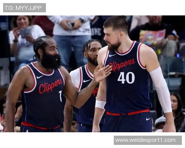 祖巴茨单场狂揽33分18篮板创快船队史近20年新纪录